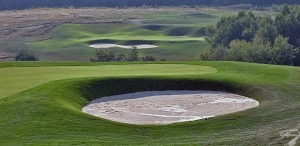 Budowa pola golfowego / galeria pól golfowych - greeny golfowe dołków na polu golfowym Krakow Valley Golf & Country Club.