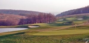 Budowa pola golfowego / galeria pól golfowych - dołki golfowe (greens) na polu golfowym Krakow Valley Golf & Country Club.