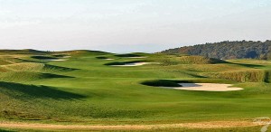 Budowa pola golfowego / galeria pól golfowych - dołek golfowy (fairway) na polu golfowym Krakow Valley Golf & Country Club.