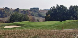 Budowa pola golfowego / galeria pól golfowych - dołek golfowy (green) na polu golfowym Krakow Valley Golf & Country Club.